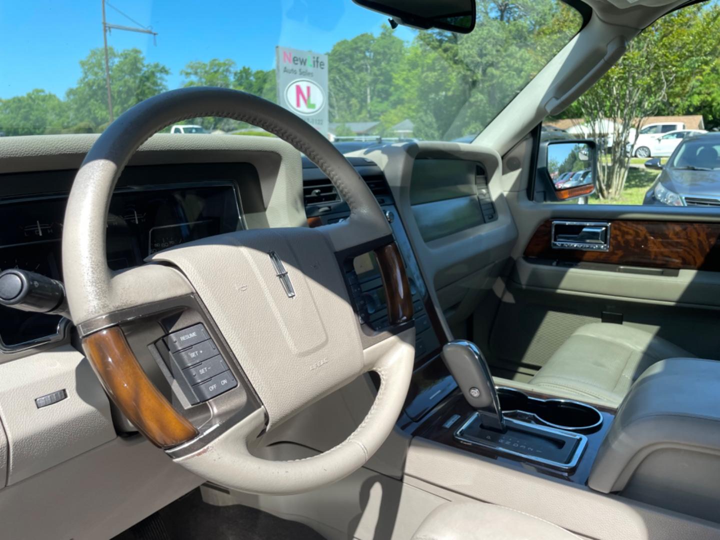 2013 WHITE LINCOLN NAVIGATOR BASE (5LMJJ2J50DE) with an 5.4L engine, Automatic transmission, located at 5103 Dorchester Rd., Charleston, SC, 29418-5607, (843) 767-1122, 36.245171, -115.228050 - Photo#25